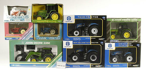 Ertl - A Group of 1/32nd scale Tractors: Ertl a mixed group of 1/32nd scale Tractors. To include New Holland TG275 - blue, John Deere 3350 with various front attachments, Case IH Puma 180, Ford TW15, New Holland TG245 with NH3 Applicator and