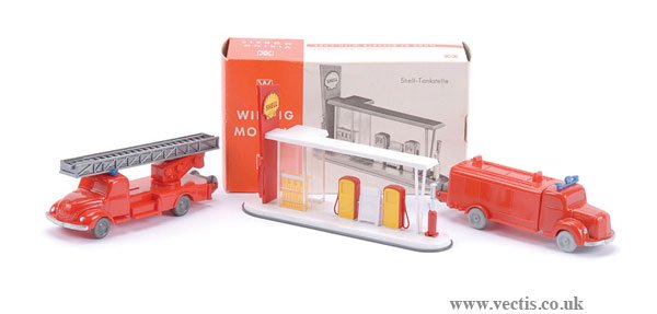Wiking No.81S Gas Station and Lorries