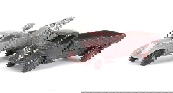 Dinky No.30E Breakdown Car & No.30J Austin Lorry: A pair (1) No.30E Breakdown Car - grey lorry including jib, black ridged wheels, small retouch to top of cab - otherwise Excellent Plus and (2) No.30J Austin Lorry - maroon, red ridged hubs, light wea