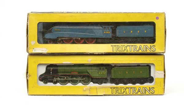 Trix - A Pair of 4-6-2 LNER Steam Locos: OO Gauge Trix a pair of 4-6-2 LNER Steam Locos comprising 1180 Apple green livery A3 Class No.4472 "Flying Scotsman", 1190 Garter blue livery A4 Class No.4468 "Mallard", conditions Good Plus to Excell
