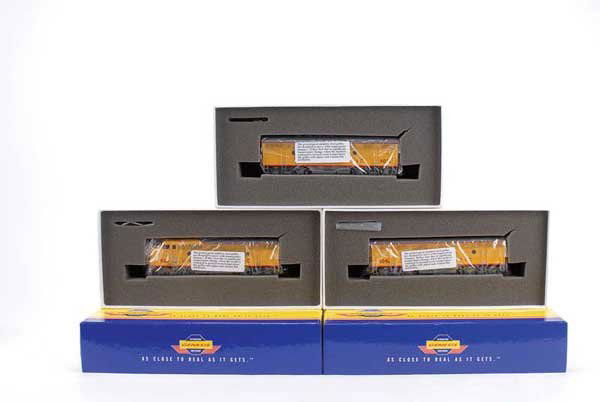 Athearn Genesis Premium Trains x 3: HO Gauge Athearn Genesis Premium Trains a group of 3 G2901A, B and C being F3A and F3B "Union Pacific" Diesel Locomotive set No.903, 903B and 905B in yellow with red lining. All Mint boxed. (3)