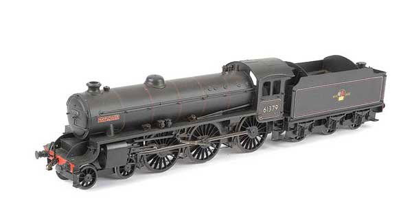 Kit/Scratchbuilt 4-6-0 "MAYFLOWER" No.61379: Kit/Scratchbuilt O Gauge 4-6-0 Loco and Tender "B1" Class British Railways black "MAYFLOWER" No.61379, 2-rail Finescale Electric. Fitted with a portoscap or similar motor. Superbly constructed, painte