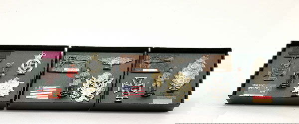 Britains Modern Issues [Premier "Heroes" Series]: Britains Modern Issues [Premier "Heroes" Series], comprising: Set 8935 - Edward Vernon Rickenbacker - American Air Ace, Set 8931 - George Harry Mullin - Victoria Cross Hero & Set 8934 - Manfred Von Ri