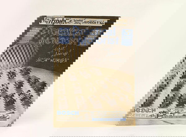 Dinky 17th October 1936 Iss. Practical Motorist: 17th October 1936 Issue of Practical Motorist which features a superb Art Deco style cover illustration showing a number of the then current range of Dinky Toys - see photo - unusual display item - Go