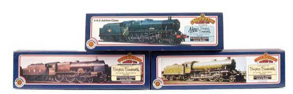 Bachmann Pre-nationalisation 4-6-0 Steam Locos: OO Gauge Bachmann a trio of Pre-nationalisation 4-6-0 Steam Locos comprising 31-155 LMS crimson Jubilee Class No.5699 "Galatea", 31-700 LNER apple green B1 Class No.1264, 31-276 LMS lined black Royal