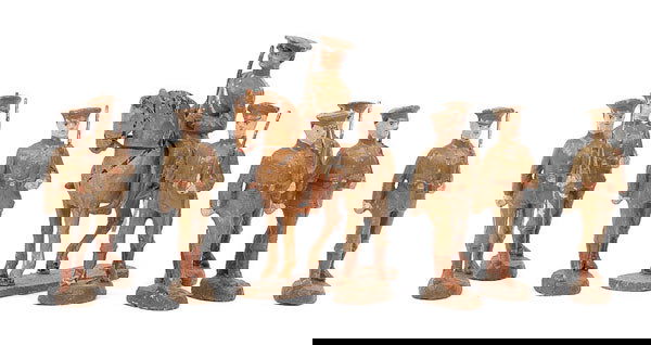 Elastolin, Lineol & similar- WWI Infantrymen: Elastolin, Lineol & similar- WWI Infantrymen - 10cm British Infantry, comprising: 1 x mounted Officer with drawn sword & 8 x Other Ranks marching at the slope. All wear khaki uniforms, brown gaiters &