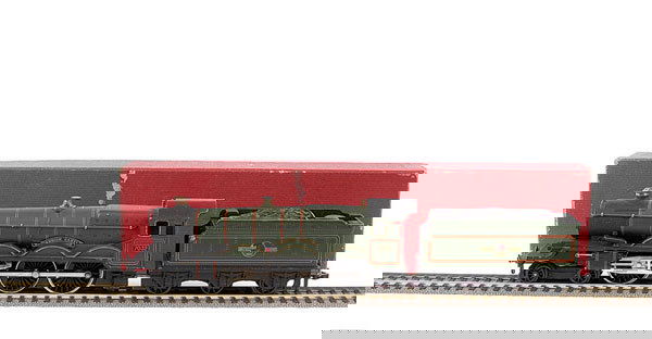 Hornby Dublo 2220 4-6-0 No.7032 "Denbigh Castle": Hornby Dublo (2-rail) 2220 4-6-0 BR green Castle Class Locomotive No.7032 "Denbigh Castle", fitted with plastic Tender coupling and complete with instruction booklet dated 8/59, guarantee slip and tes