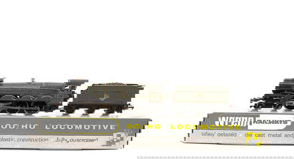 Wrenn W2417 4-6-0 No.5034 "Corfe Castle": Wrenn W2417, Limited Edition (ins) 4-6-0 BR green Castle Class Locomotive and Tender No.5034 "Corfe Castle", complete with certificate number 9 of 250 produced, plaque, length of track and plinth, min