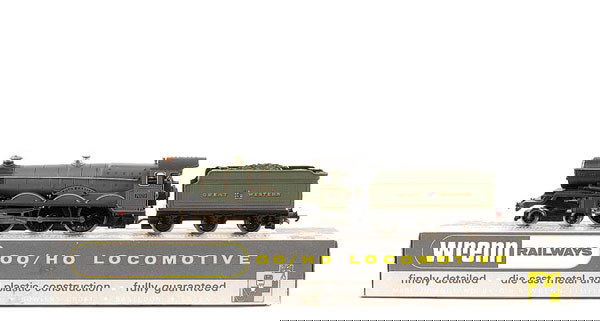 Wrenn W2247 4-6-0 No.7029 "Clun Castle": Wrenn W2247 (ins) 4-6-0 GWR green Castle Class Locomotive and Tender No.7029 "Clun Castle", condition Near Mint to Mint in Mint box.