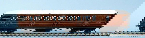 Mills/Bassett-Lowke Gauge 1 Brake Coach: Mills for Bassett-Lowke Gauge 1 LNER all 3rd Brake Coach running number 3043. Sides are Excellent Plus, roof is repainted.