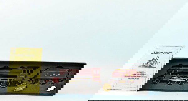 Corgi/Bassett-Lowke 2-6-0 Loco & Tender No.2945: Corgi for Bassett-Lowke modern 2-6-0 Loco and Tender LMS maroon No.2945, Live Steam. This is a modern issue Corgi for Bassett-Lowke Locomotive and Tender representing the LMS Stanier 2-6-0 Mogul. The