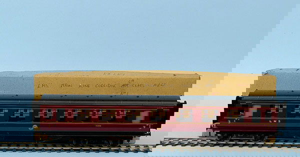 Exley K6 LMS all 3rd Side Corridor Coach: Exley K6 LMS all 3rd Side Corridor Coach running number 2344. Slight mark to one side otherwise Near Mint. Contained in a Bassett-Lowke box. Box Good.