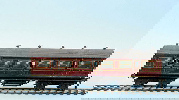 Bing/Bassett-Lowke all 1st Corridor Coach: Bing for Bassett-Lowke 1921 Series LMS all 1st Corridor Coach No.2784. Couplings, buffers replaced. Sides are Good. Roof is Fair.