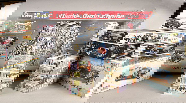 A Mixed Group of Plastic & Diecast Car Kits: Monogram, Pyro, Hubley, Revell - mixed group of Car Kits. To include, Monogram 1/24th scale 1932 Cadillac V16, Hubley 1/18th scale plastic and diecast model SJ Duesenberg, Pyro 1/32nd scale 1930 Bentl