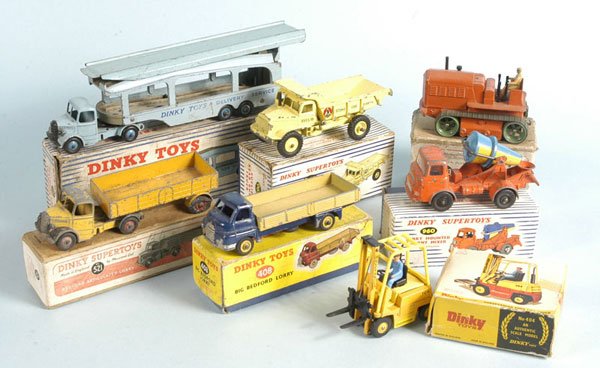 Dinky Toys Boxed Commercials: Dinky Toys a mixed group of boxed Commercials. To include No.563 Blaw Knox Heavy Tractor - orange with green wheels, No.582 Bedford Pullmore Car Transporter with ramp, No.521 Bedford Articulated Truck