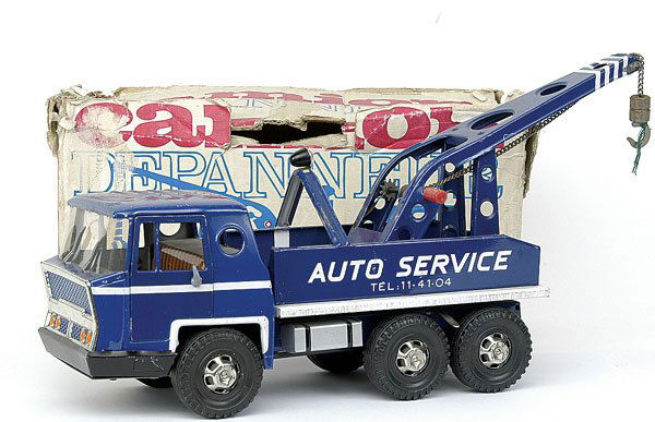Lrg 6-wheeled Breakdown Lorry (Joustra?): Large tinplate 6-wheeled Breakdown Lorry probably by Joustra of France - dark blue, white, "Auto Service" to sides, cab has tin printed interior, bright plated hubs and some metal parts, operating win
