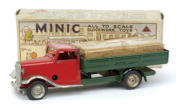 Minic - 25M Lorry with wooden cases - Post-war: Minic - 25M Lorry with wooden cases - Post-war version - red standard cab - dark green rear body with 6 case load - original packaging - plated radiator and wings - tin hubs with black tyres - general