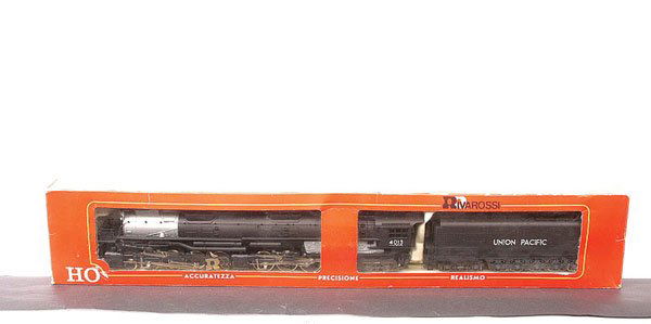 Rivarossi HO No.1254 4-8-8-4 Big-Boy No.4013: Rivarossi HO a similar lot No.1254 4-8-8-4 Union Pacific black and silver Big-Boy No.4013 condition Excellent in Good 2nd series box.