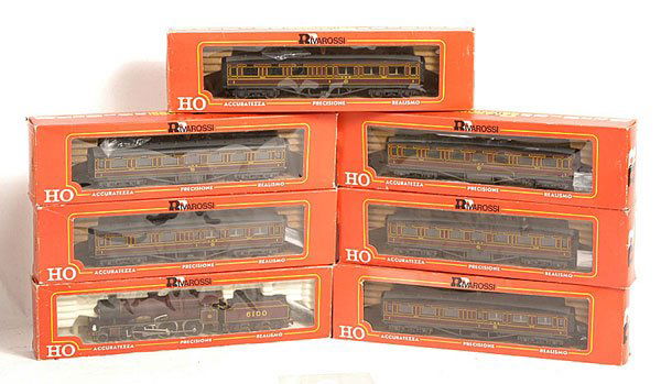 Rivarossi (HO) No.1348 4-6-0 No.6100 Royal Scot: Rivarossi (HO) No.1348 4-6-0 LMS maroon Royal Scot Class No.6100 "Royal Scot", lamp detail added to front buffer beam, 3 x 2932 1st Class LMS lined maroon Coach, 3 x 2933 1st Class LMS lined maroon Co