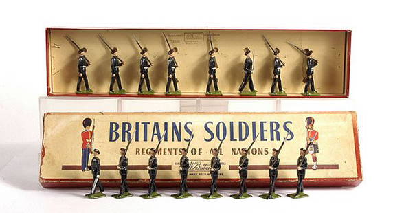 Britains - From Set 2092 - Parachute Regiment: Britains - From Set 2092 - Parachute Regiment - No1 Dress, comprising: 16 x Paratroopers - various ranks. Some minor paint loss & mismatching otherwise Very Good overall. Sold together with: 2 x Fair