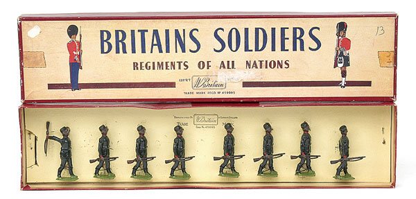 Britains-Set197-KGV`s Gurkha Rifles [1947-60]: Britains - Set 197 - 1st King George V`s Own Gurkha Rifles [Post War issue], comprising: 8 x Other Ranks marching at the trail. Very Good contained in a Very Good [old tape marks] ROAN label box.
