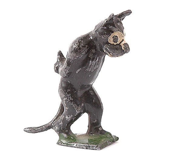 Britains Felix the Cat Black Cat Figure: Britains - Felix the Cat - black Cat figure [height 6.5cm's] with white face in traditional walking pose. Some minor paint losses otherwise Good overall. Un-boxed. [RARE]