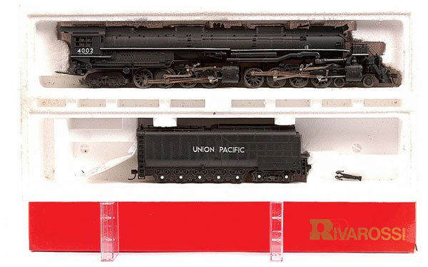 Rivarossi 1585 4-8-8-4 Union Pacific BigBoy 4002: Rivarossi 1585 4-8-8-4 Union Pacific black livery Big-Boy Class Loco No.4002, fitted with KD coupler to Loco and Tender and extra paint detail added to Loco runningplate and Tender axle boxes, motor m