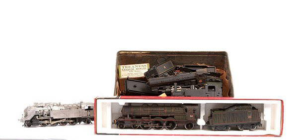 A Quantity of HO Steam Locos: HO Steam Locos comprising Jouef 8355 4-6-2 ELM green livery No.231C16, Loco and Tender have been weathered and extra coal added to tender, condition Good in Good box, white metal kit built 2-8-2 SNCF