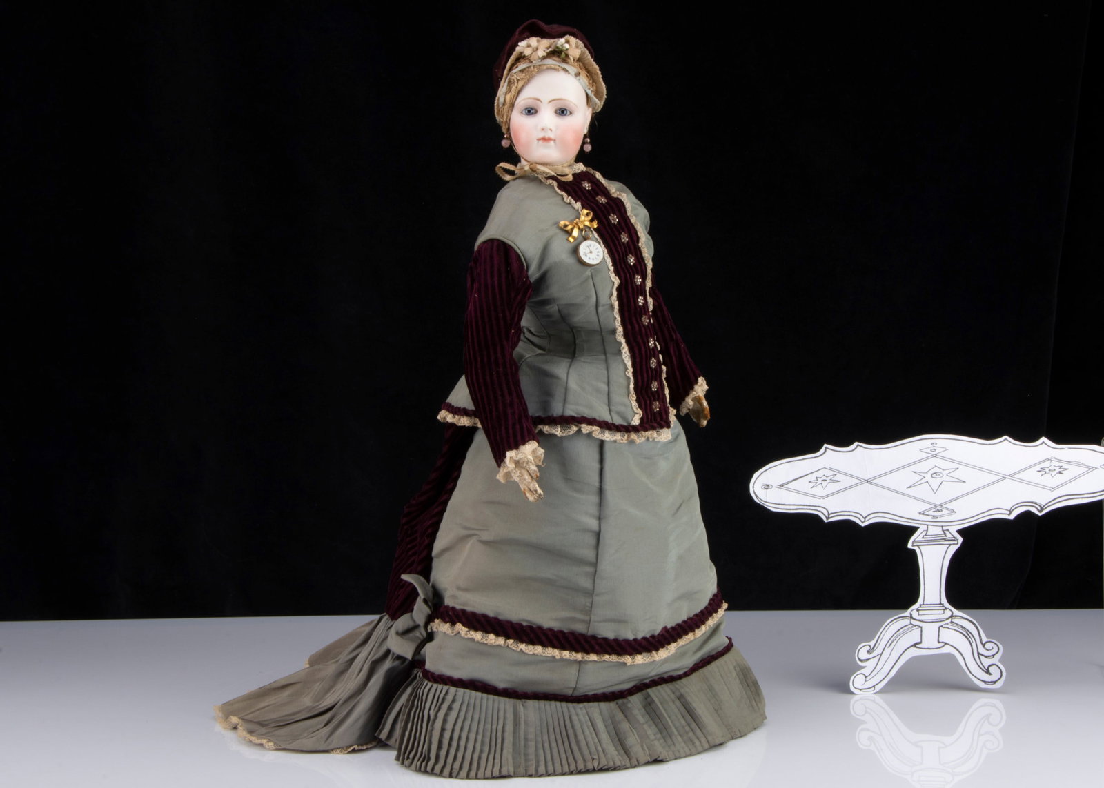 A large Portrait Jumeau pressed bisque swivel head fashionable doll, (1 of 4)