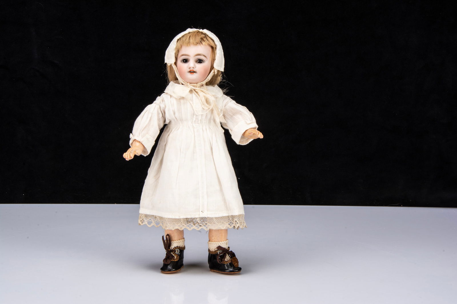 A fine small Simon & Halbig 1009 DEP child doll, (1 of 2)