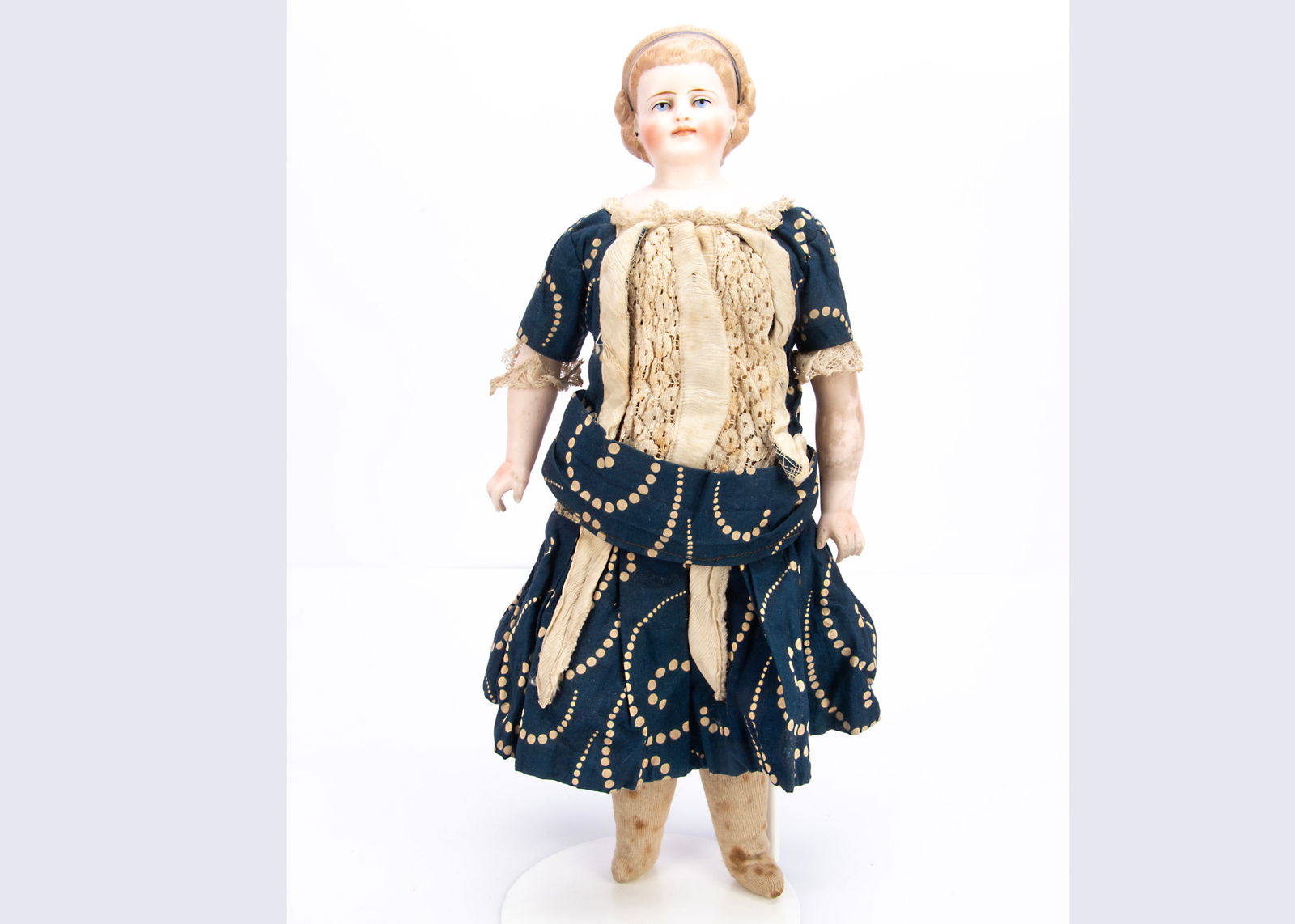 A Simon & Halbig bisque shoulder head doll,: A Simon & Halbig bisque shoulder head doll, with blue painted eyes, red eyelid line, brown single dash eyebrow, closed mouth with slightly protruding top lip, exposed pierced into the head ears, light