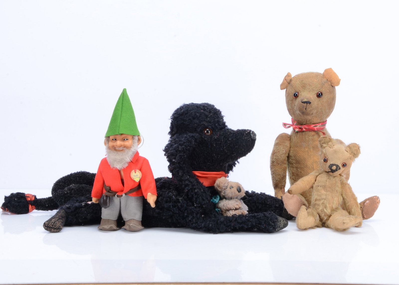 A small 1930s Chad Valley teddy bear, (1 of 1)