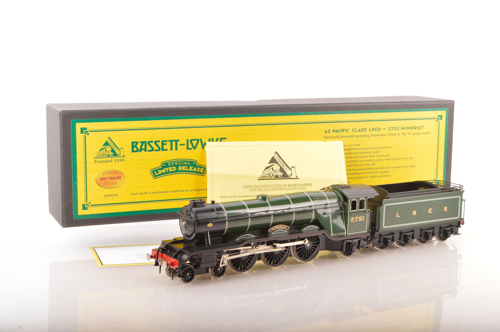 A boxed Bassett-Lowke (Corgi) 0 gauge electric (2- or 3-rail) LNER 'A3' class 4-6-2 Locomotive and: A boxed Bassett-Lowke (Corgi) 0 gauge electric (2- or 3-rail) LNER 'A3' class 4-6-2 Locomotive and Tender, ref BL99018, in lined LNER dark green as No. 2751 'Humorist' with double chimney, E, appears