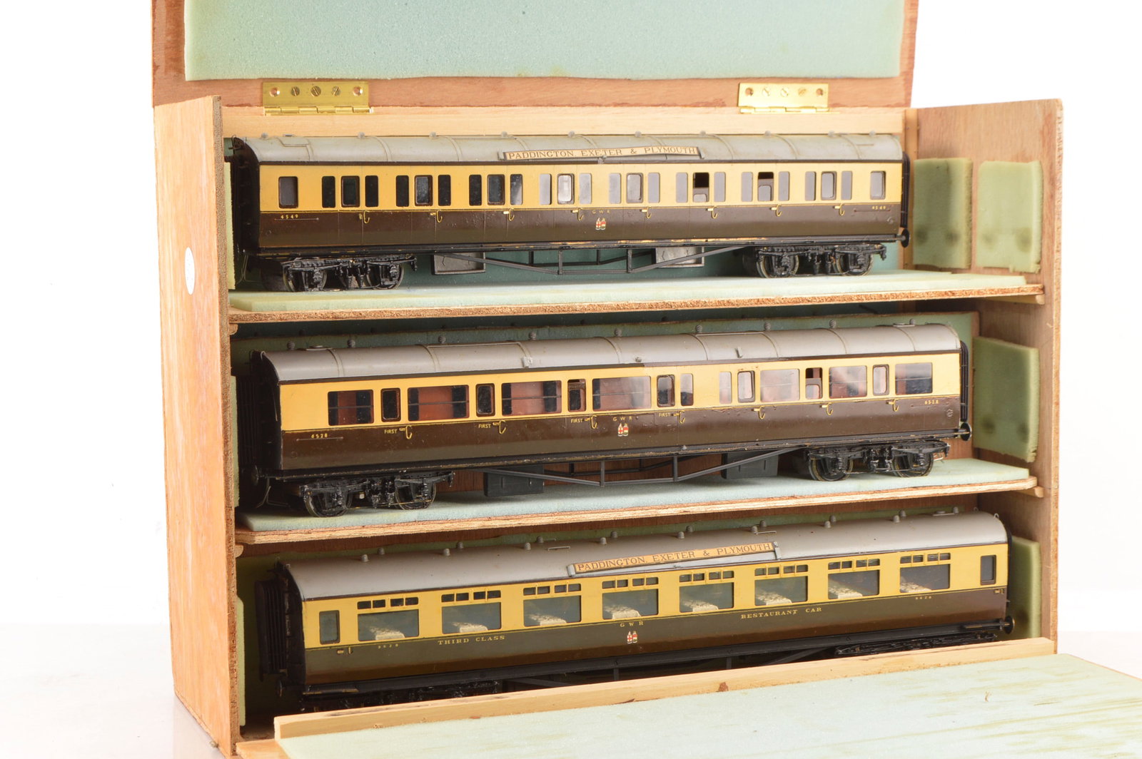 Kit/Scratch Built Finescale 0 Gauge 5-GWR Coach group (6),: Kit/Scratch Built Finescale 0 Gauge 5-GWR Coach group (6), consisting of Restaurant car 3rd class No.9628, 1st class No.9618, All 1st Brake end No.6513, All 1st No.6528 and a non classed coach No.4549