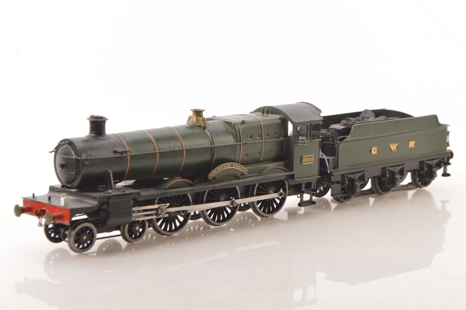 A kit- or scratch-built 0 gauge electric (3-rail) GWR 4-6-0 'Grange' Locomotive and Tender (2),: A kit- or scratch-built 0 gauge electric (3-rail) GWR 4-6-0 'Grange' Locomotive and Tender (2), neatly made and finished in lined green as GWR No. 6800 'Arlington Grange', with substantial brass frame