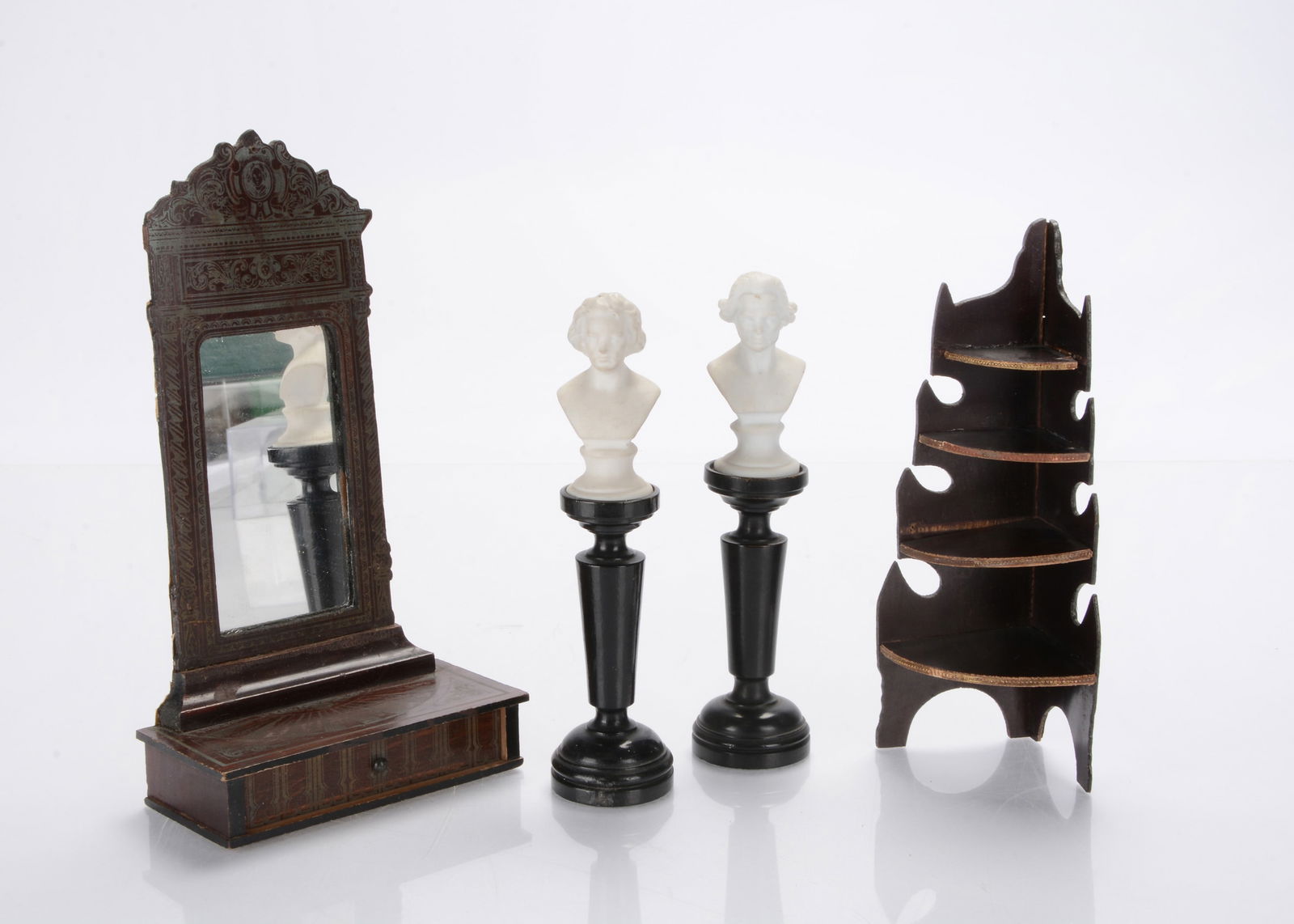 An 19th century Waltershausen large dolls’ house consul mirror, (1 of 1)