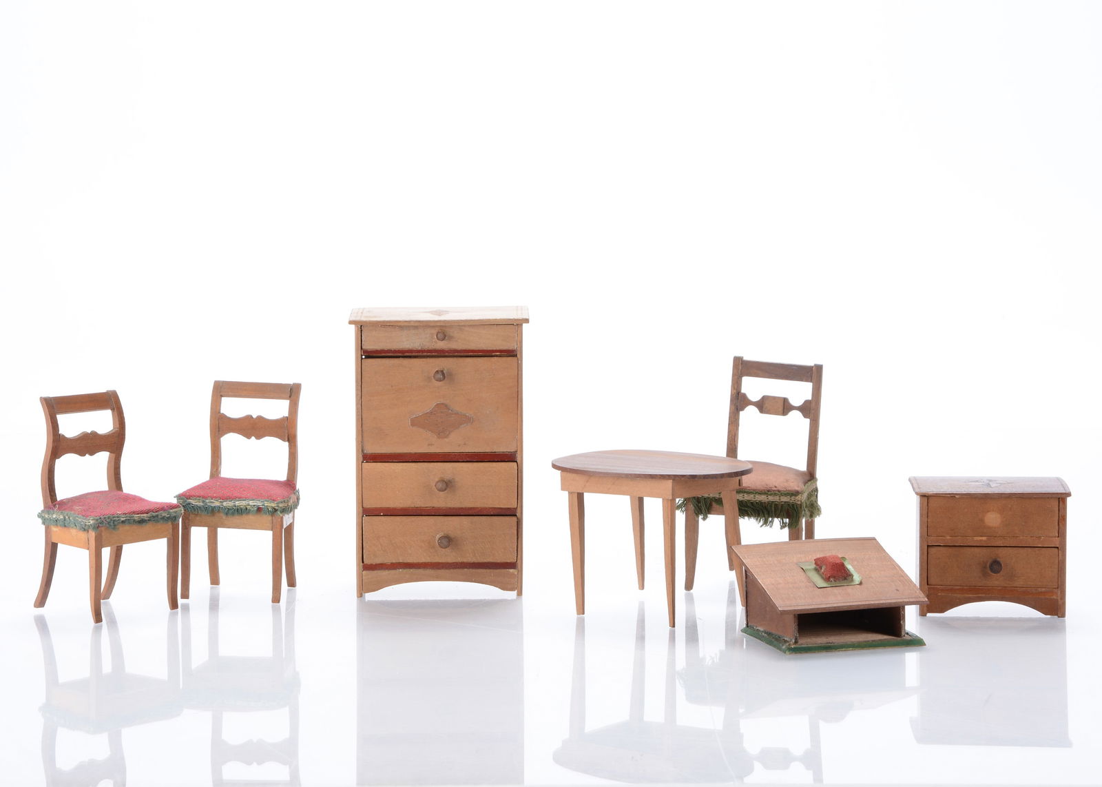 A mid 19th century German plain wood dolls’ house pieces, (1 of 1)