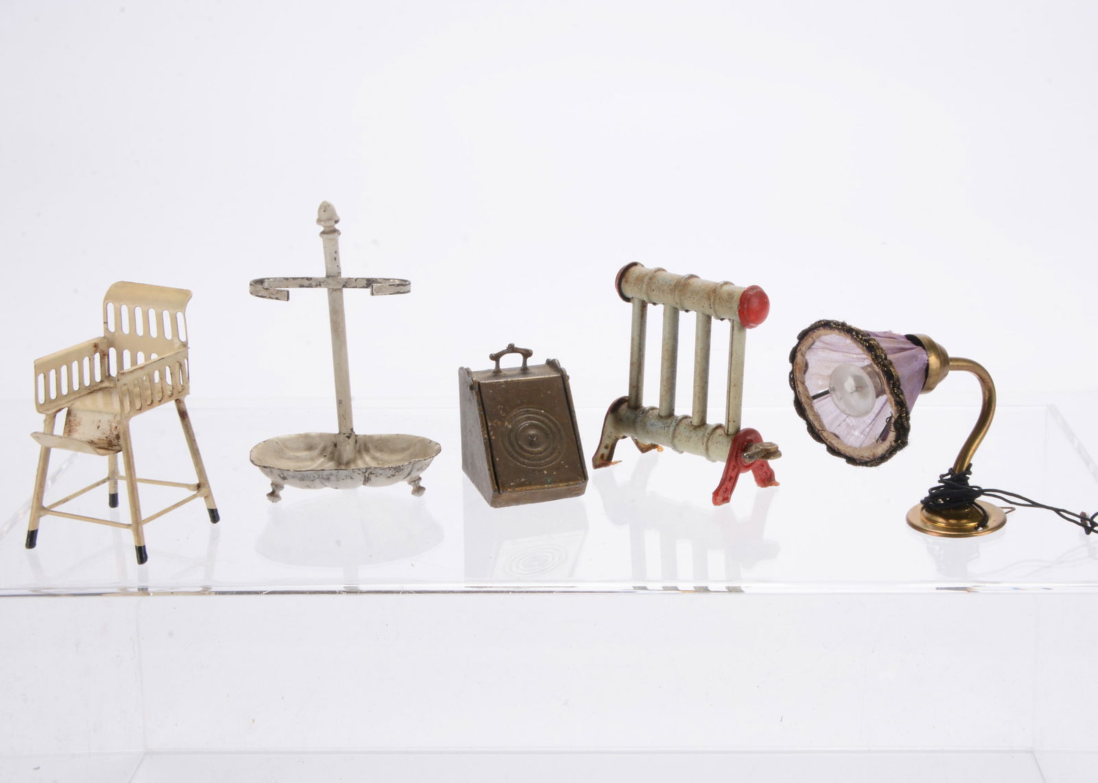 German tinplate dolls’ house items, (1 of 1)