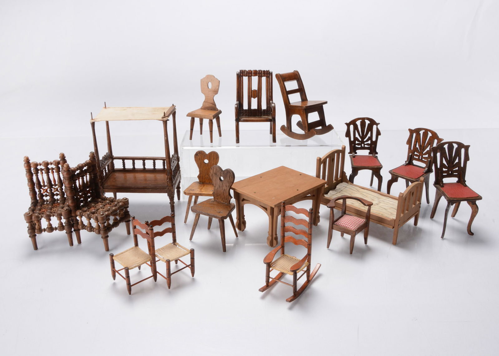 Various wooden dolls’ house, (1 of 1)