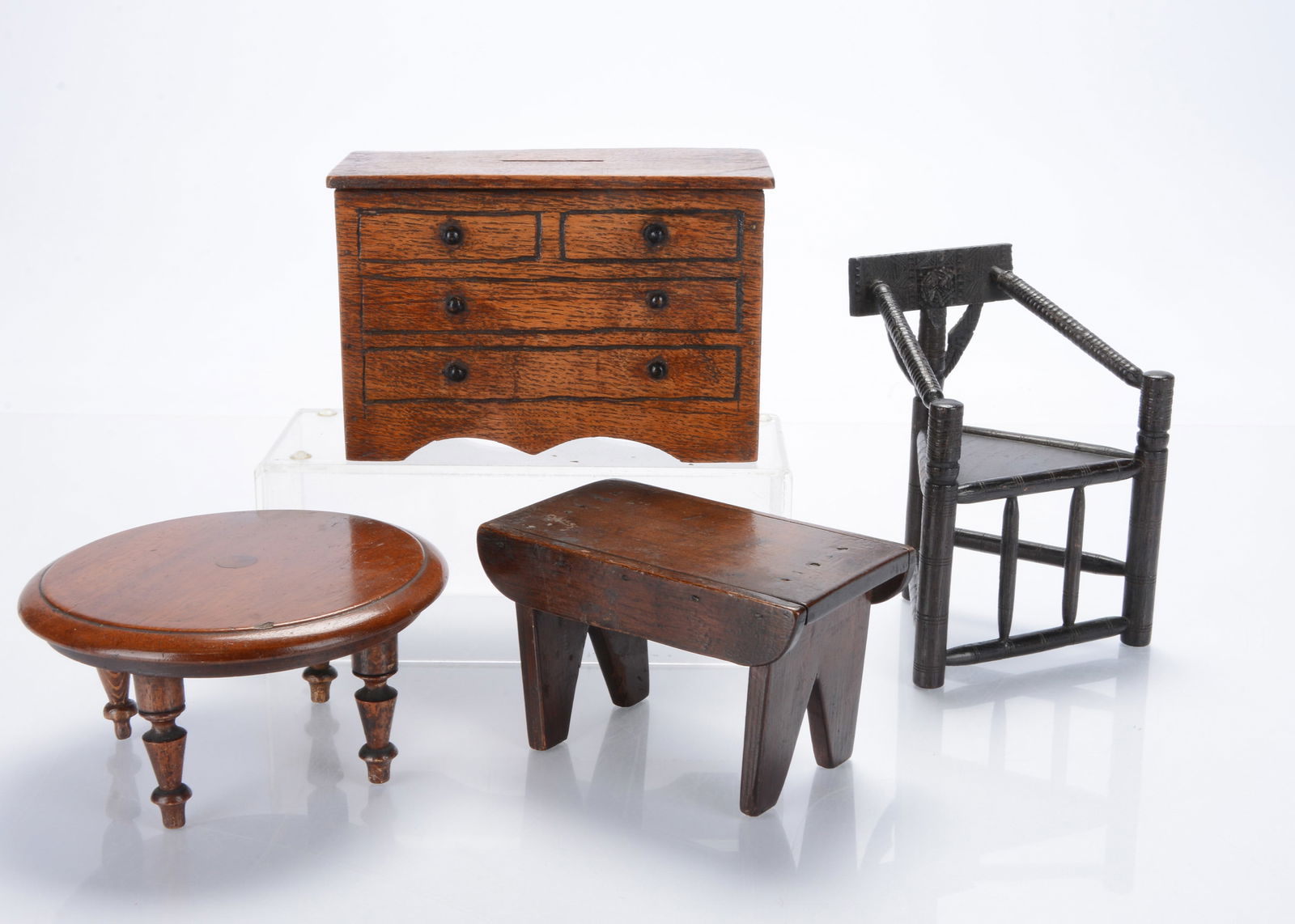 Miniature dolls’ furniture, (1 of 1)
