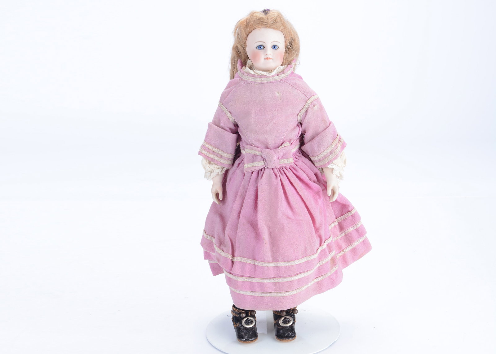 A Simon & Halbig bisque swivel-head doll,: A Simon & Halbig bisque swivel-head doll, on bisque shoulder-plate, with fixed blue glass eyes, blonde mohair wig, on a gussetted kid leather body, having lower bisque arms, wearing antique undercloth