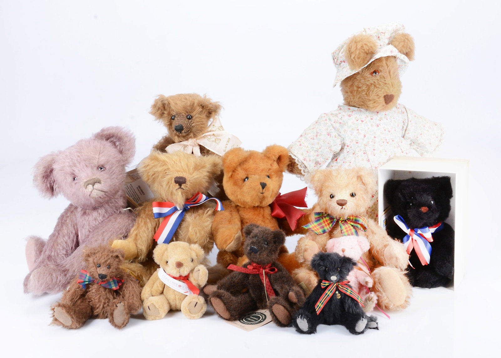 A selection of artist and collectors teddy bears, (1 of 1)