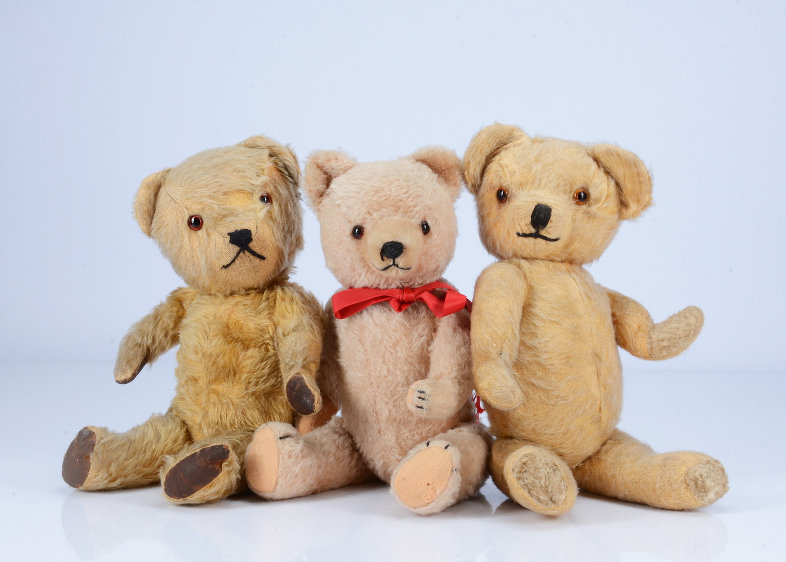 A small 1930s Chiltern style teddy bear, (1 of 1)
