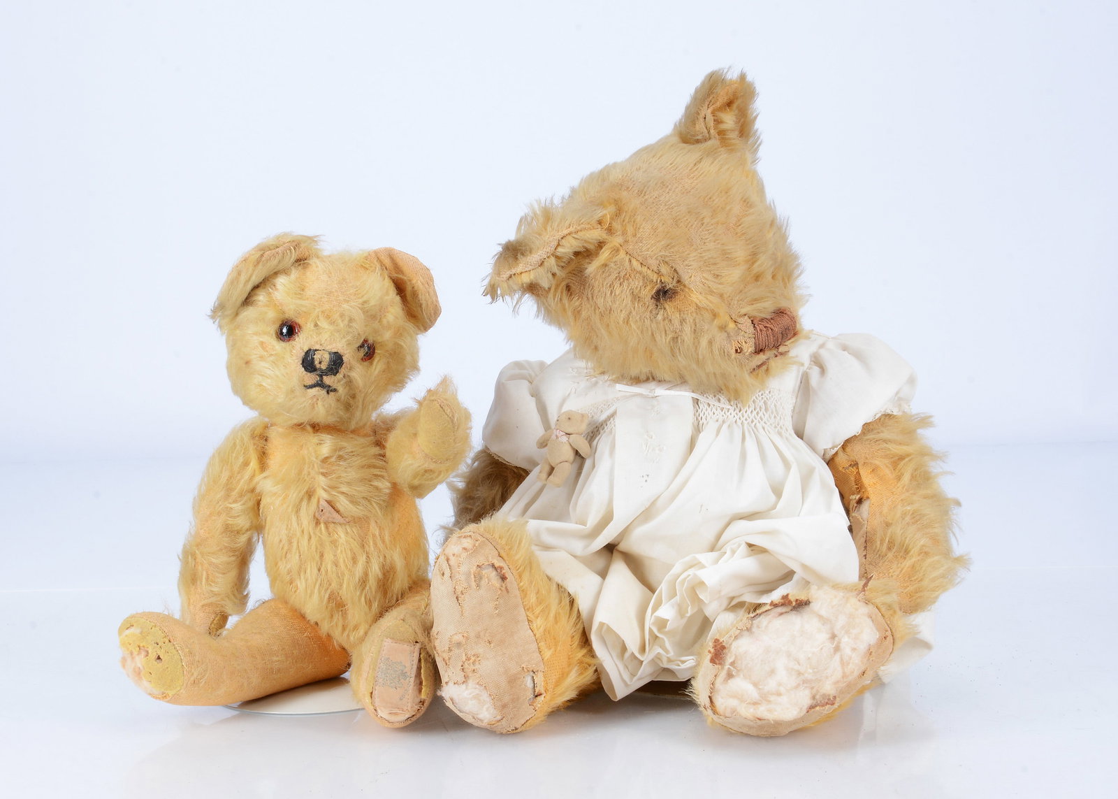 A 1930s Chad Valley teddy bear, (1 of 1)