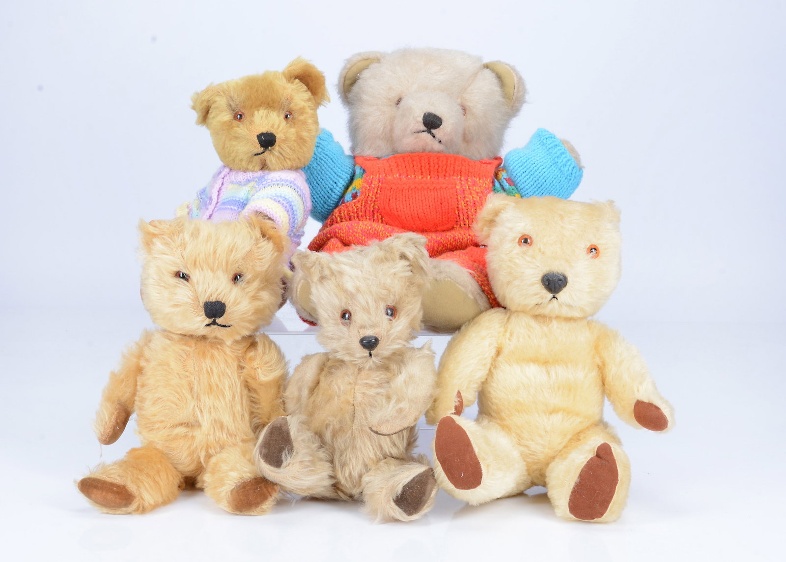 Five post-war Chiltern teddy bears, (1 of 1)