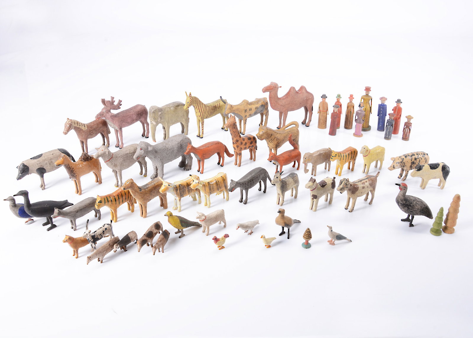A quantity of various scale Erzgebirge Noah’s Ark people and animals, (1 of 3)