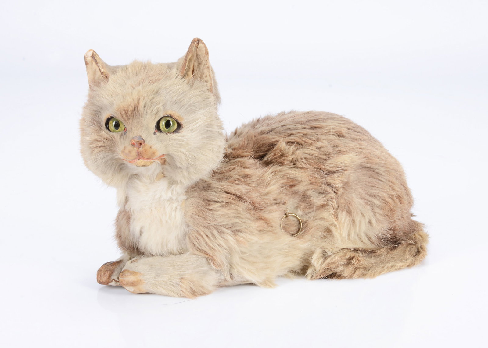 A late 19th century fur miaowing cat, (1 of 1)