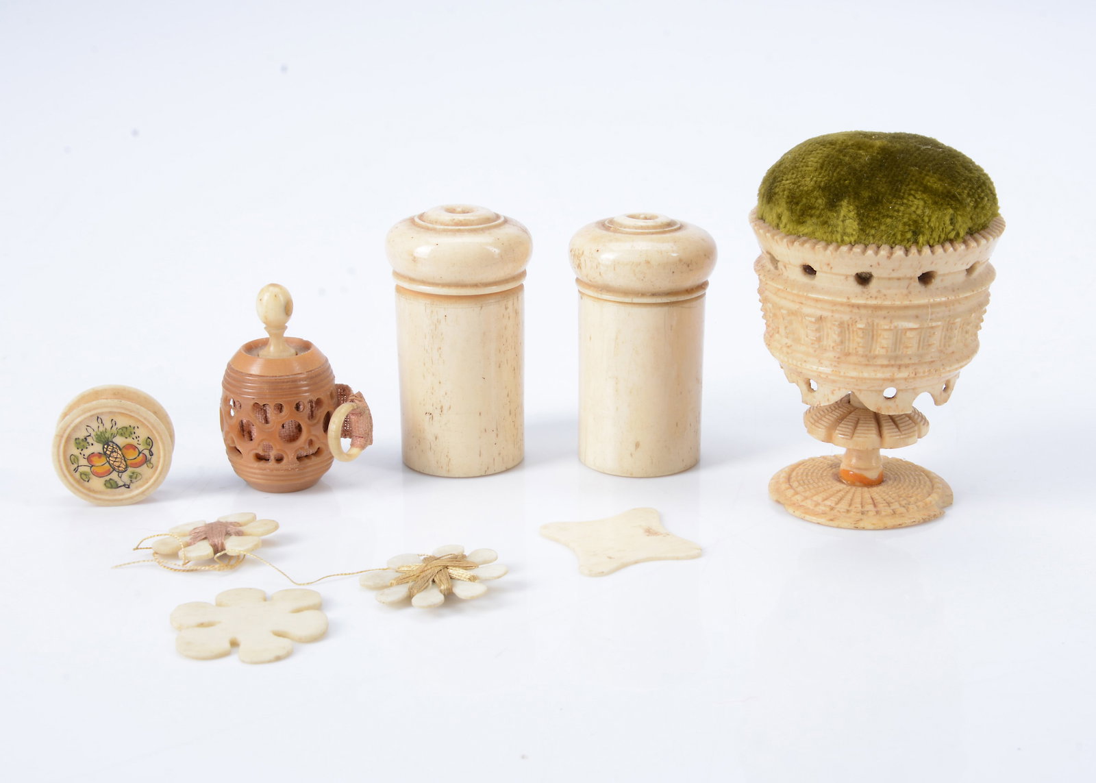19th century bone sewing items, (1 of 1)