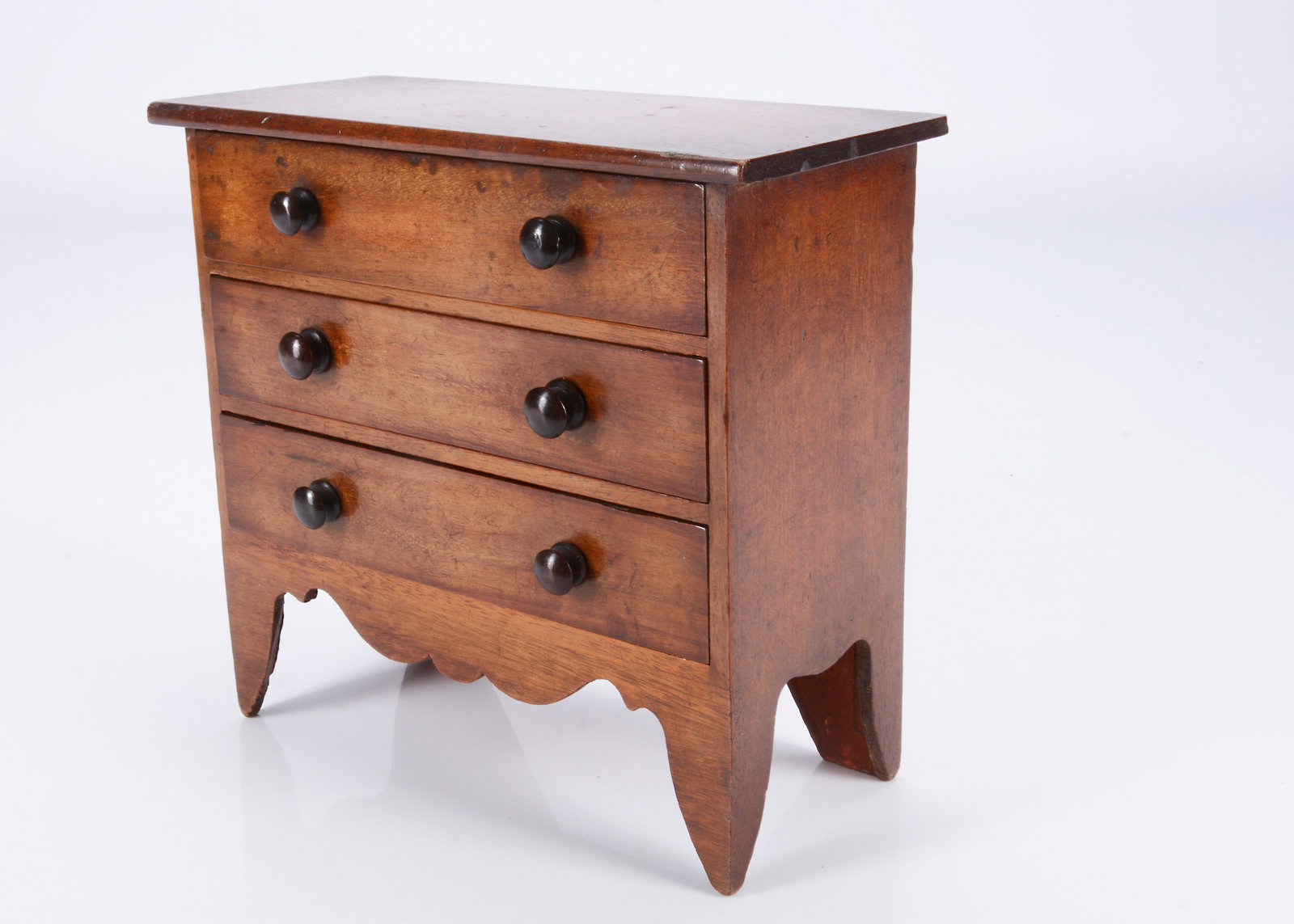 An 19th century doll’s chest of drawers, (1 of 2)