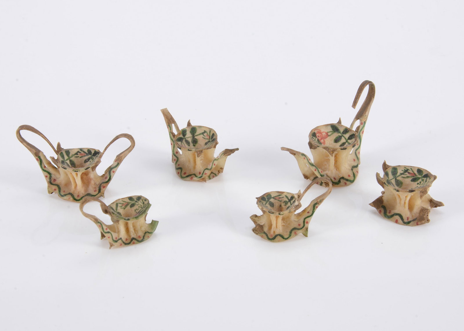 An 19th century fish vertebrae dolls’ house tea set, (1 of 1)